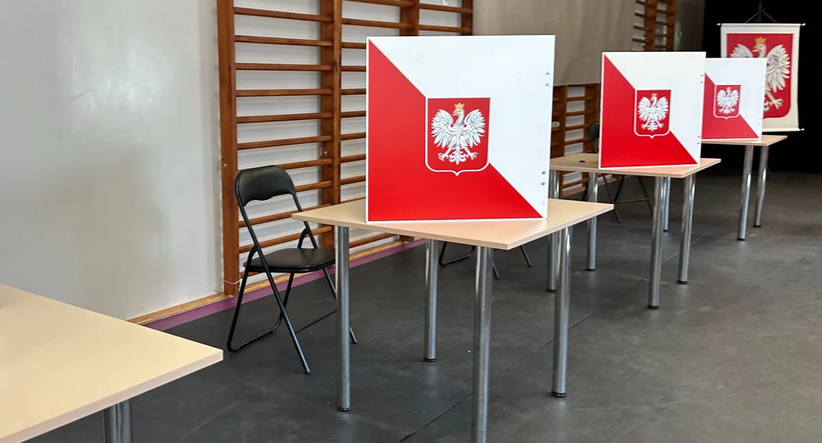 Na zdjęciu: lokal wyborczy podczas drugiej tury wyborów prezydenckich