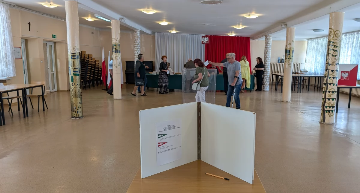 Na zdjęciu: urna do głosowania podczas II tury wyborów prezydenckich