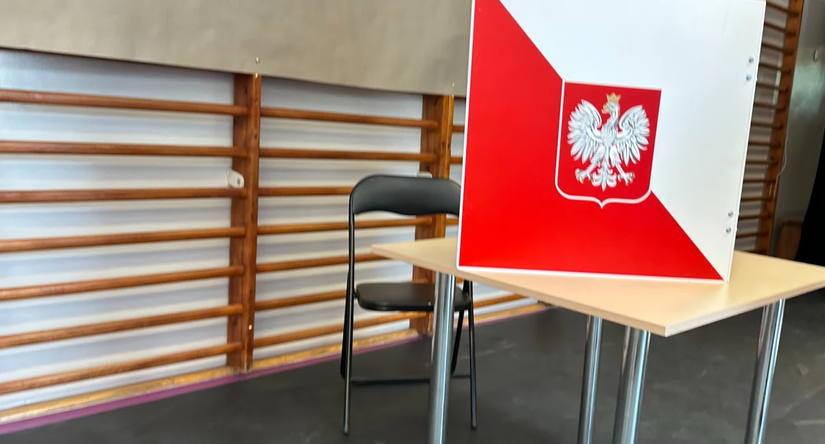 Na zdjęciu: lokal wyborczy podczas głosowania w drugiej turze wyborów