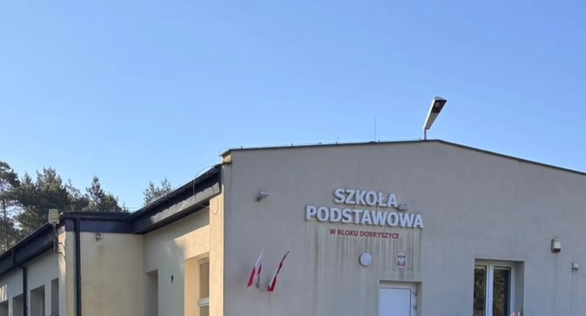 Na zdjęciu; budynek szkoły w Bloku Dobryszyce, fot. Szkoła Podstawowa w Bloku Dobryszyce