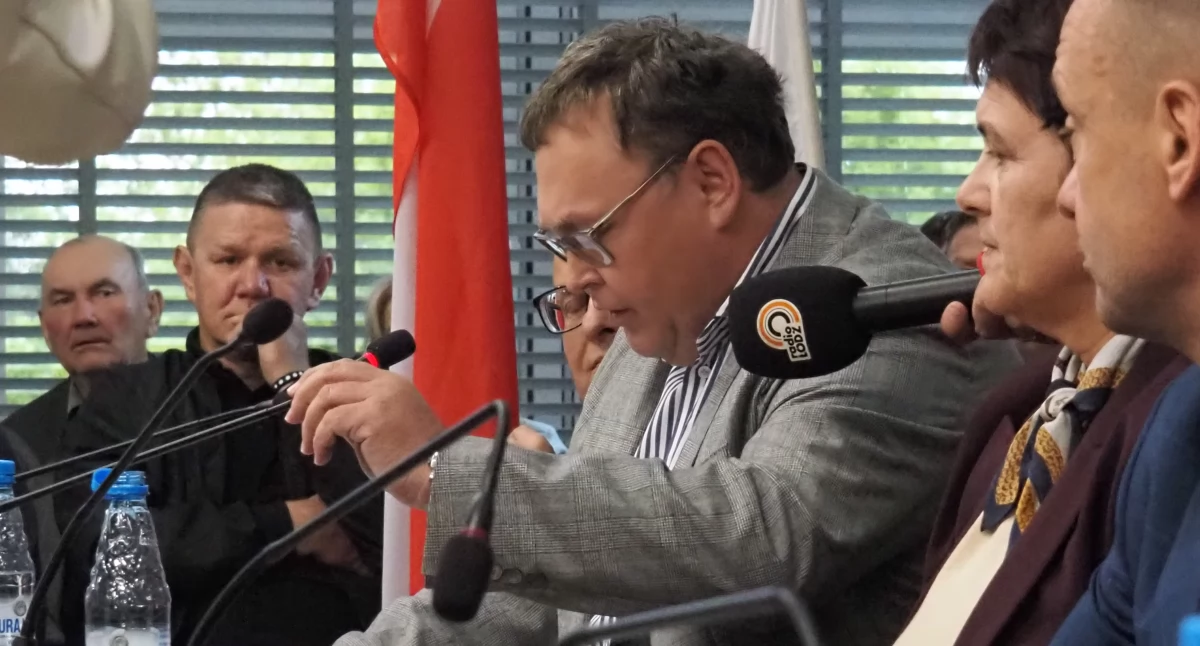 Na zdjęciu: Nadzwyczajna sesja w sprawie migrantów została zwołana na wniosek powiatowych radnych PiS