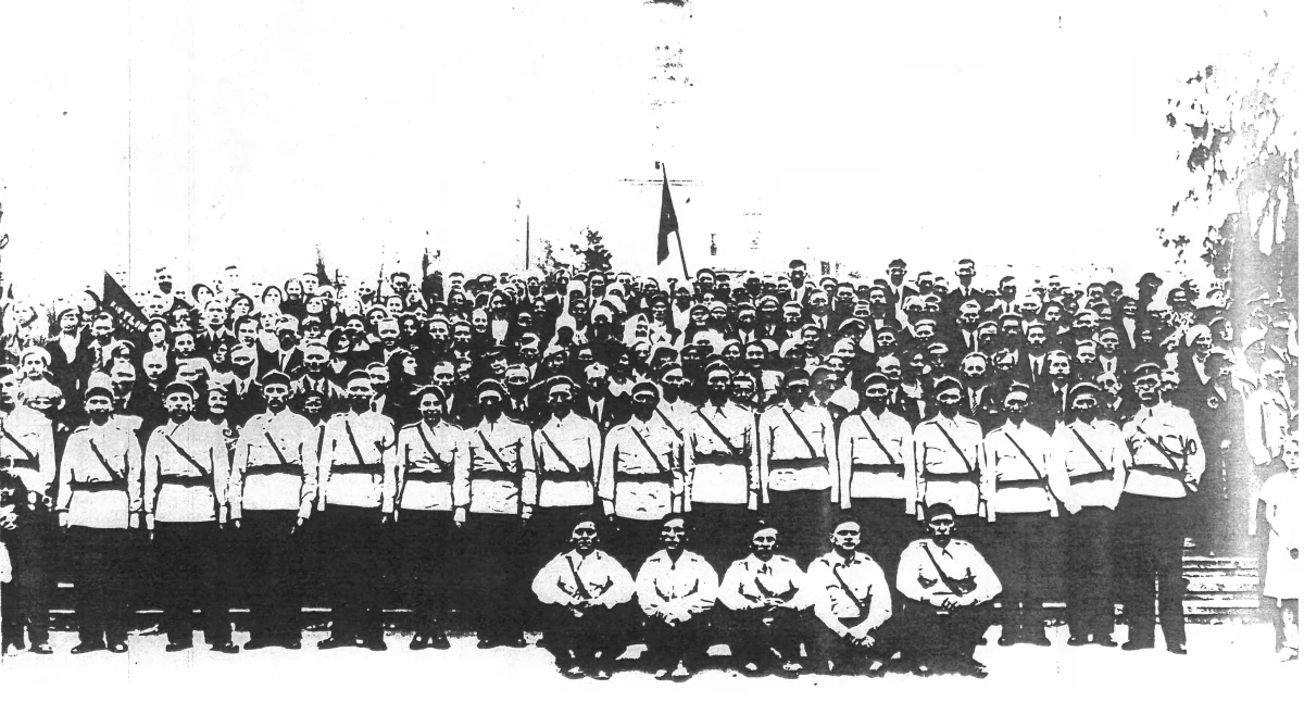 Na zdjęciu: Narodowcy powiatu  radomskowskiego pod Jasną Górą 15 sierpnia 1934 roku. Tego dnia prezes Jan Waliński i Mieczysaw Brzuchnia spotkali się z gen. Hallerem