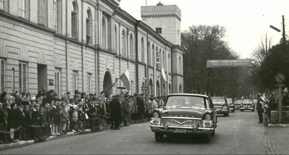 Na zdjęciu: Przejazd przez Radomsko Walentyny  Tierieszkowej (lata 60.). Fot. W. Wrona