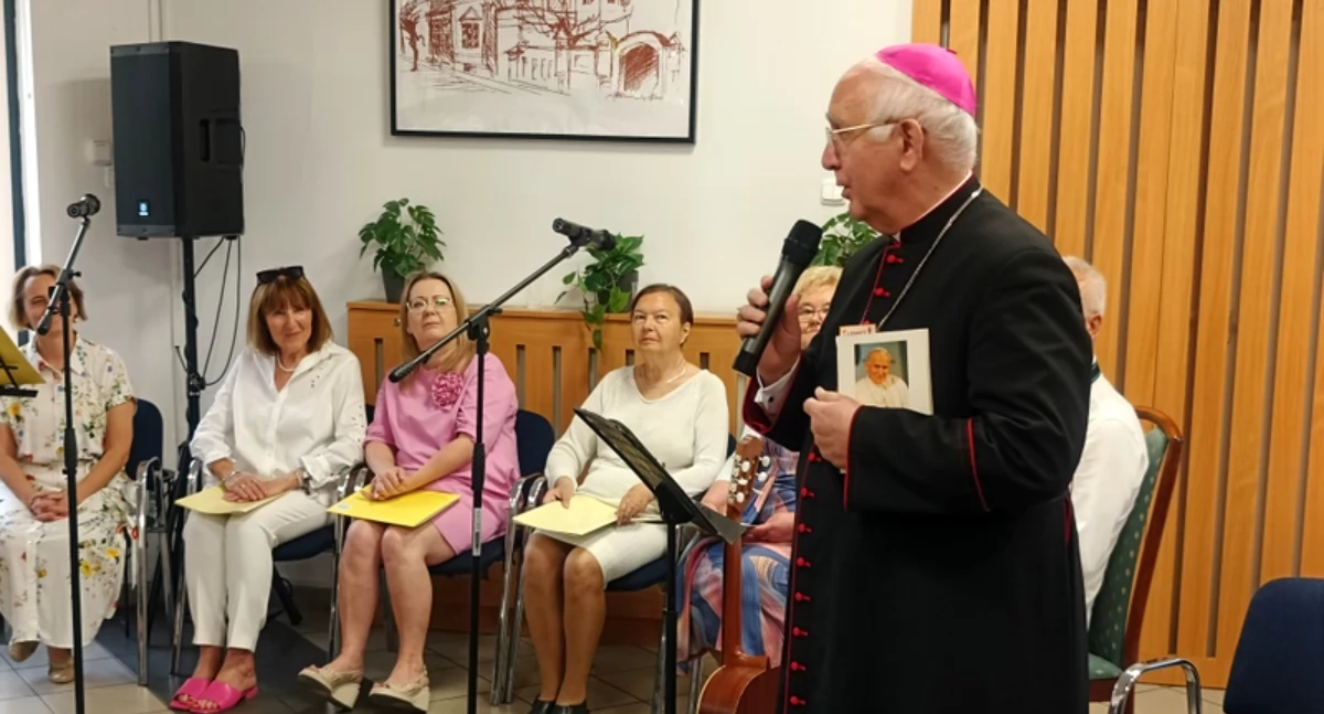 Na zdjęciu: Do Radomska przyjechał ks. arcybiskup Wacław Depo, fot. Facebook/MBP Radomsko