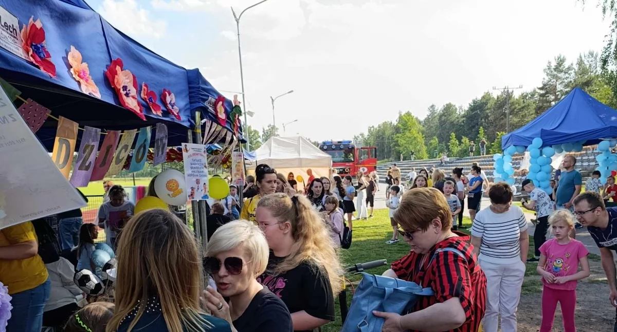 Na zdjęciu: Dzień Dziecka w Kamieńsku obchodzono wspólnie w sobotę na stadionie miejskim, fot. Rada Rodziców Przedszkole Kamieńsk