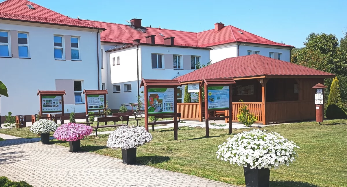 Na zdjęciu: szkoła, przy której w niedzielę odbędzie się otwarcie kompleksu boisk, fot.Publiczna Szkoła Podstawowa w Kobielach Wielkich 