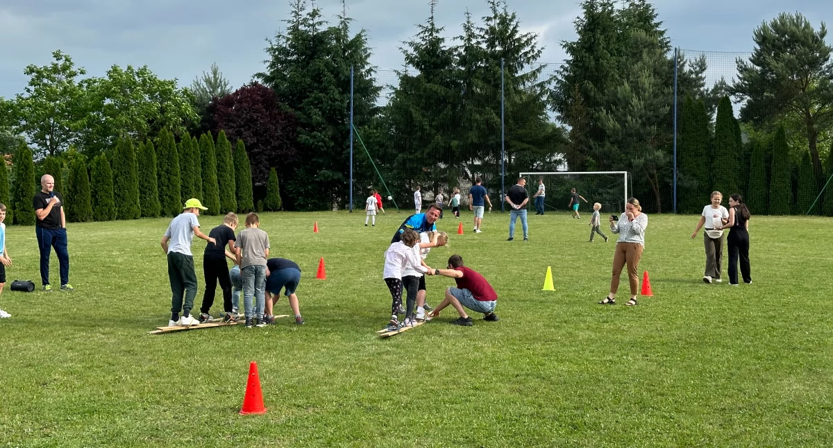 Na zdjęciu: animacje dla dzieci, rozrywka i integracja, a także sportowa rywalizacja są zaplanowane w ramach Szkolnych Igrzysk Sportowych w gminie Wielgomłyny
