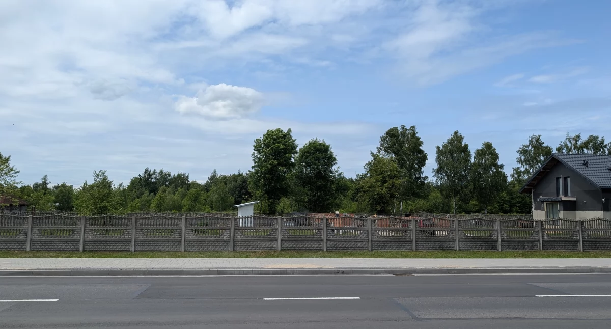 Na zdjęciu: Inwestor wykupił działki za tymi posesjami przy ulicy Narutowicza