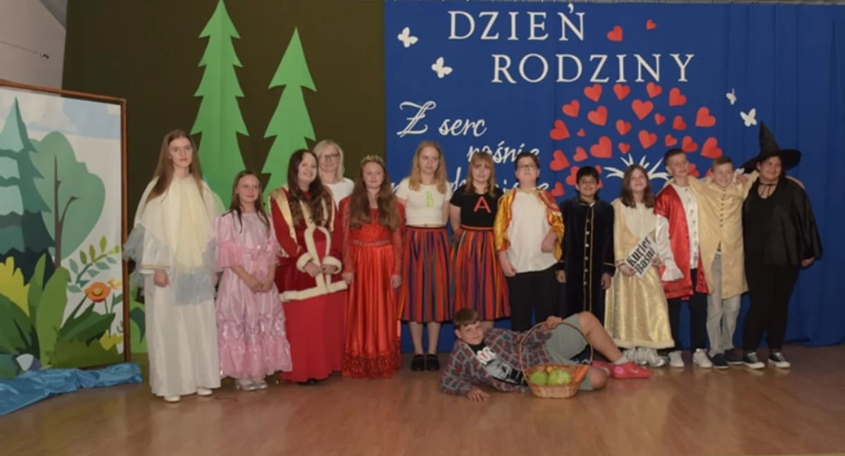 Na zdjęciu: występy artystyczne, które umiliły świętowanie Dnia Rodziny w szkole, fot. Publiczna Szkoła Podstawowa w Radziechowicach 