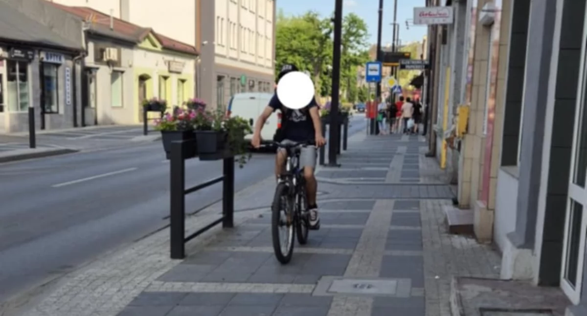 Na zdjęciu: Rowerzystka na ul. Reymonta