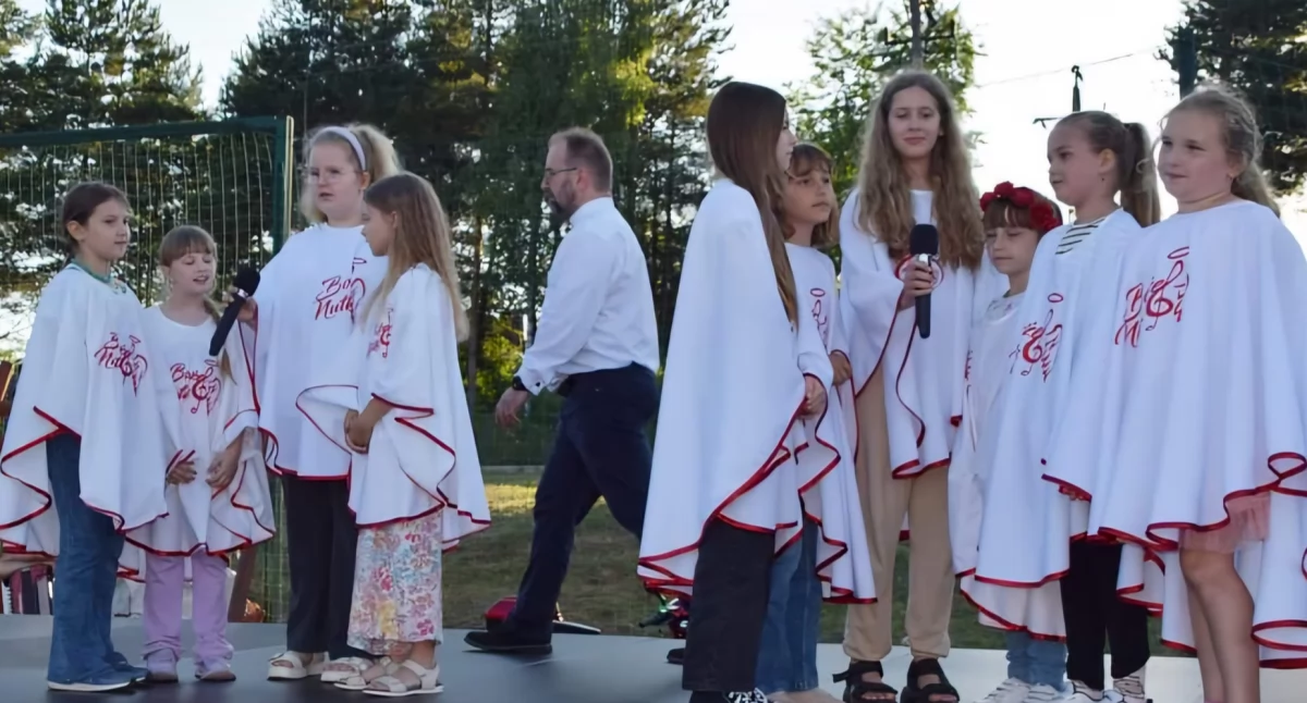 Na zdjęciu: występujący podczas parafiady w 2024 roku  fot. facebook/Koło Gospodyń Wiejskich 