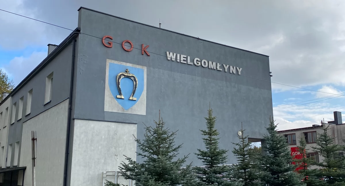 Na zdjęciu: budynek Gminnego Ośrodka Kultury i Sportu w Wielgomłynach