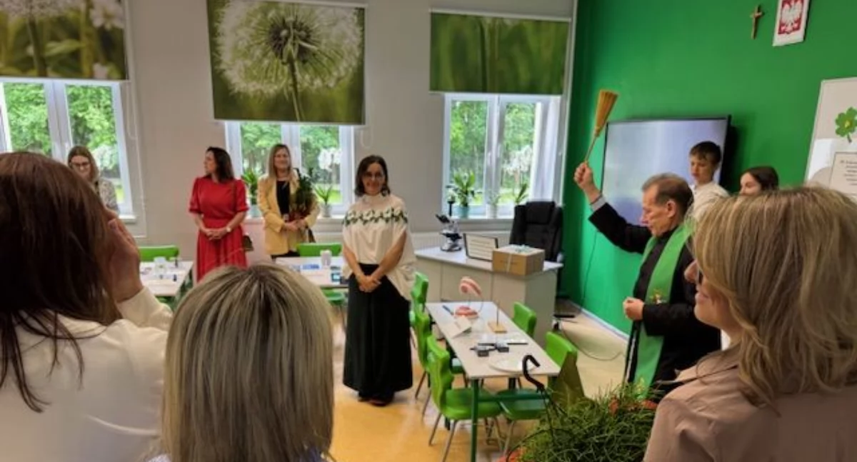 Na zdjęciu: uroczystości z okazji otwarcia nowej pracowni w szkole podstawowej w Gorzędowie, fot. Zespół Szkolno-Przedszkolny Publiczna Szkoła Podstawowa im. Józefa Adamowskiego w Gorzędowie