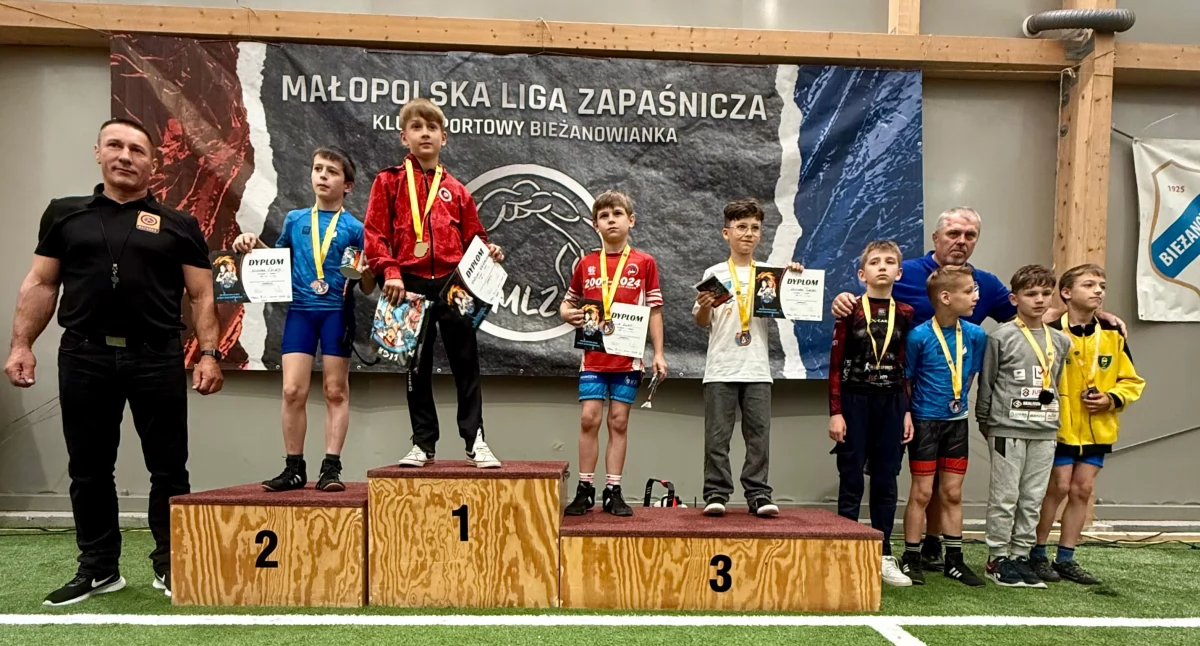 Na zdjęciu: Zapaśnicy dwóch radomszczańskich klubów zdobyli siedem medali