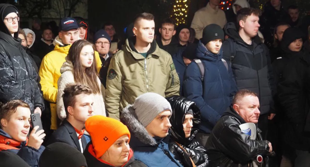 Na zdjęciu: Na spotkanie ze Sławomirem Mentzenem przyszło kilkaset osób