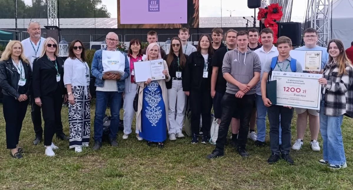 Na zdjęciu: uczestnicy II Mistrzostw Szkół Rolniczych, które odbyły się w ramach VI Krajowych Dni Pola w Łódzkim Ośrodku Doradztwa Rolniczego w Bratoszewicach, fot. ZSCKR Dobryszyce