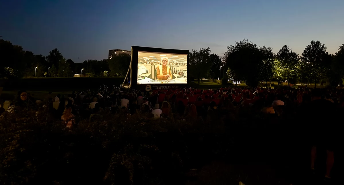 Na zdjęciu: wspólne oglądanie filmów w plenerze ma swoich zwolenników, oby w Radomsku tym razem dopisała pogoda