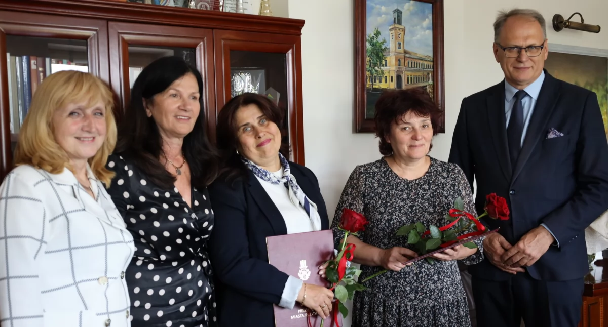 Na zdjęciu: Akty powierzenia zostały wręczone, fot. Facebook/Radomsko Miasto Otwarte