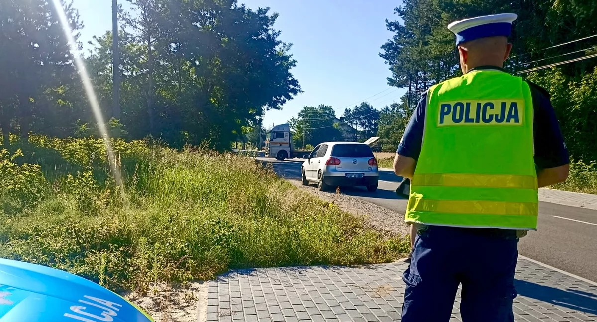 Na zdjęciu: Policjanci szybko sprawdzili w systemie, czy kierowca posiada prawo jazdy, fot. KPP Radomsko