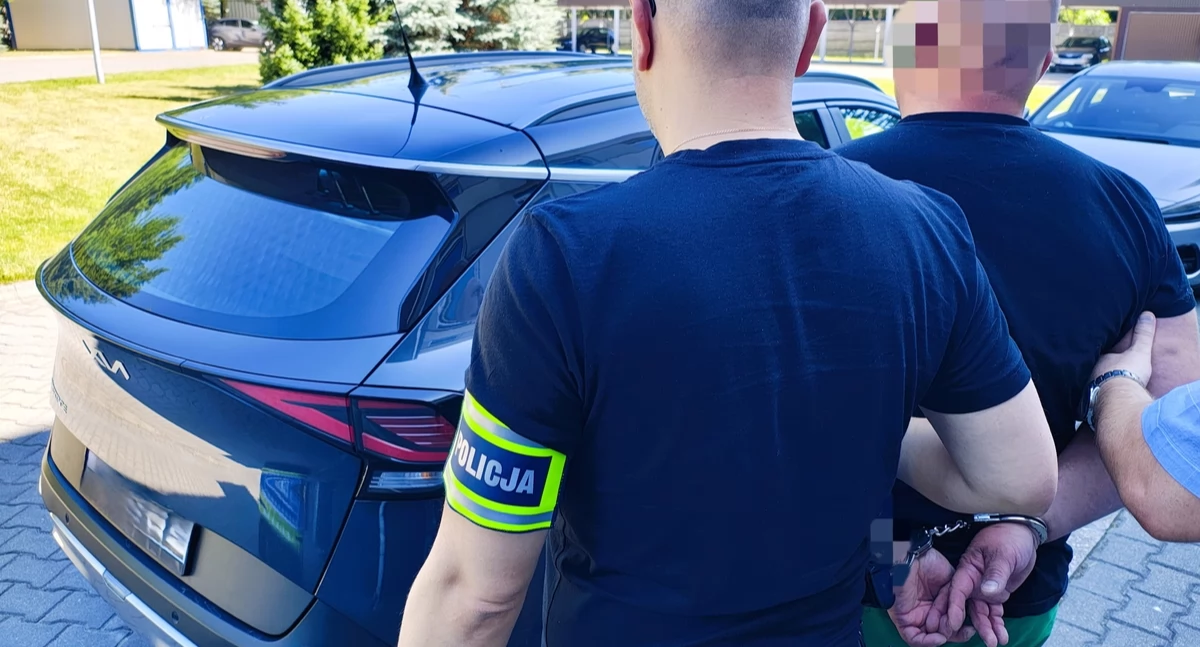 Na zdjęciu: Zatrzymany w Radomsku 35-latek, który zaatakował pracownika ochrony, fot. KPP Radomsko