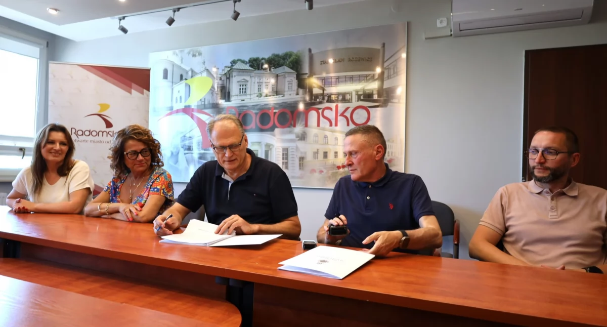 Na zdjęciu: Umowę podpisano w środę 2 lipca, fot. UM Radomsko