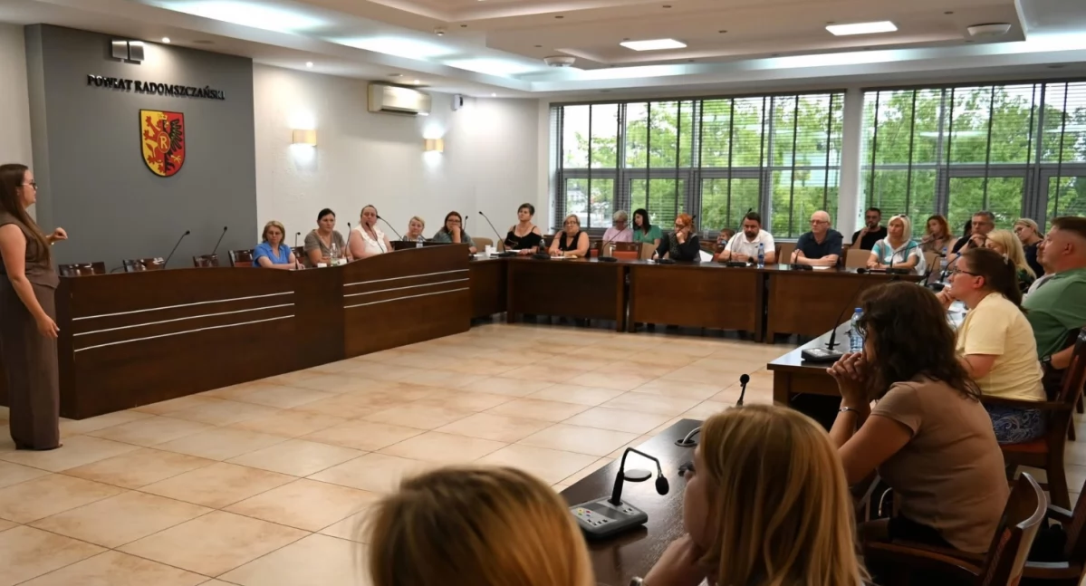 Na zdjęciu: spotkanie dotyczące Mikrograntów w Łódzkiem, fot. Starostwo Powiatowe w Radomsku