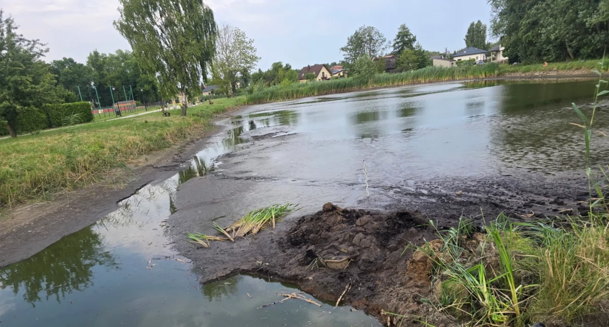 Na zdjęciu: prace przy odnawianiu retencyjnego obiektu wodnego w Gorzędowie, fot. Urząd Gminy Kamieńsk