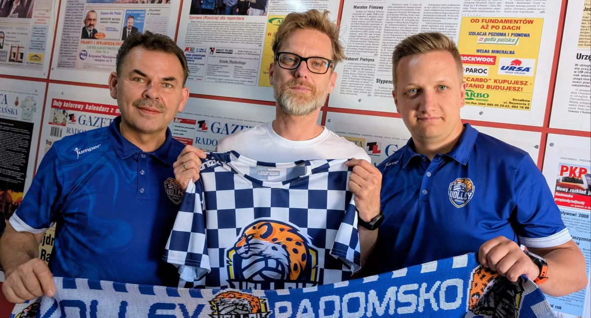 Na zdjęciu: Z lewej wiceprezes KS Volley Radomsko Mirosław Dratwiński, z prawej wiceprezes Piotr Chmielewski, w środku Janusz Kucharski, redaktor naczelny Gazety Radomszczańskiej.
