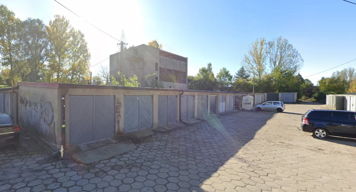 Na zdjęciu: Budynek od dawna jest opuszczony, fot. zrzut ekranu/Google Maps