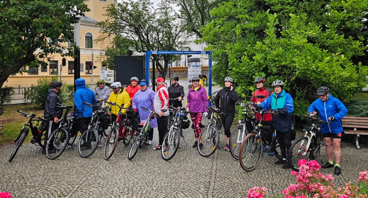 Na zdjęciu: Rowerzyści ruszyli z placu 3 Maja, fot. Facebook/Rowerowo.pl