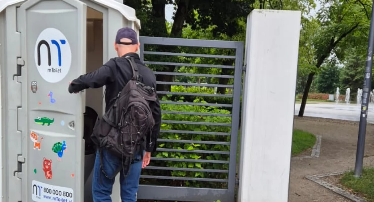 Na zdjęciu toaleta przy Parku Świętojańskim