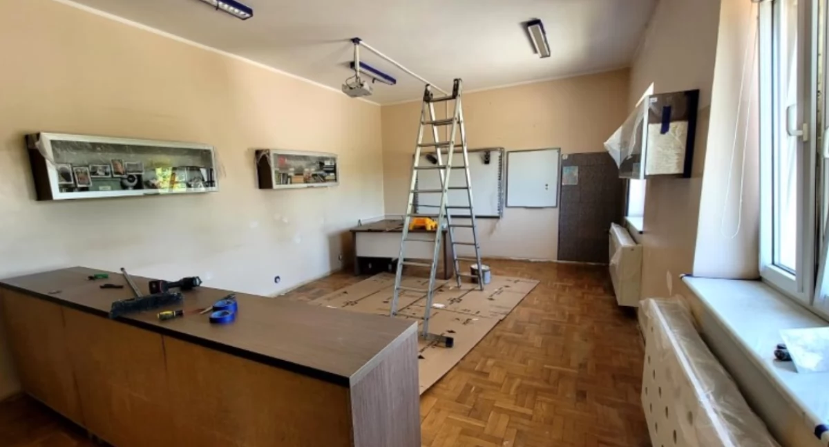 Na zdjęciu: remontowana sala lekcyjna w szkole podstawowej im. Macieja Rataja w Płoszowie, fot. strona Gminy (wiejskiej) Radomsko