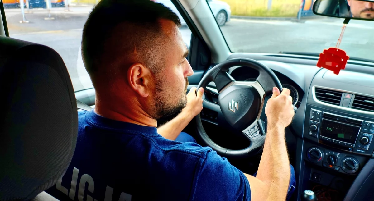 Na zdjęciu: policjant z Komendy Powiatowej Policji w Radomsku podczas ćwiczeń, fot. KPP Radomsko