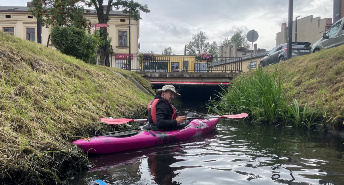 Na zdjęciu spływ kajakowy Radomsą, lipiec 2025