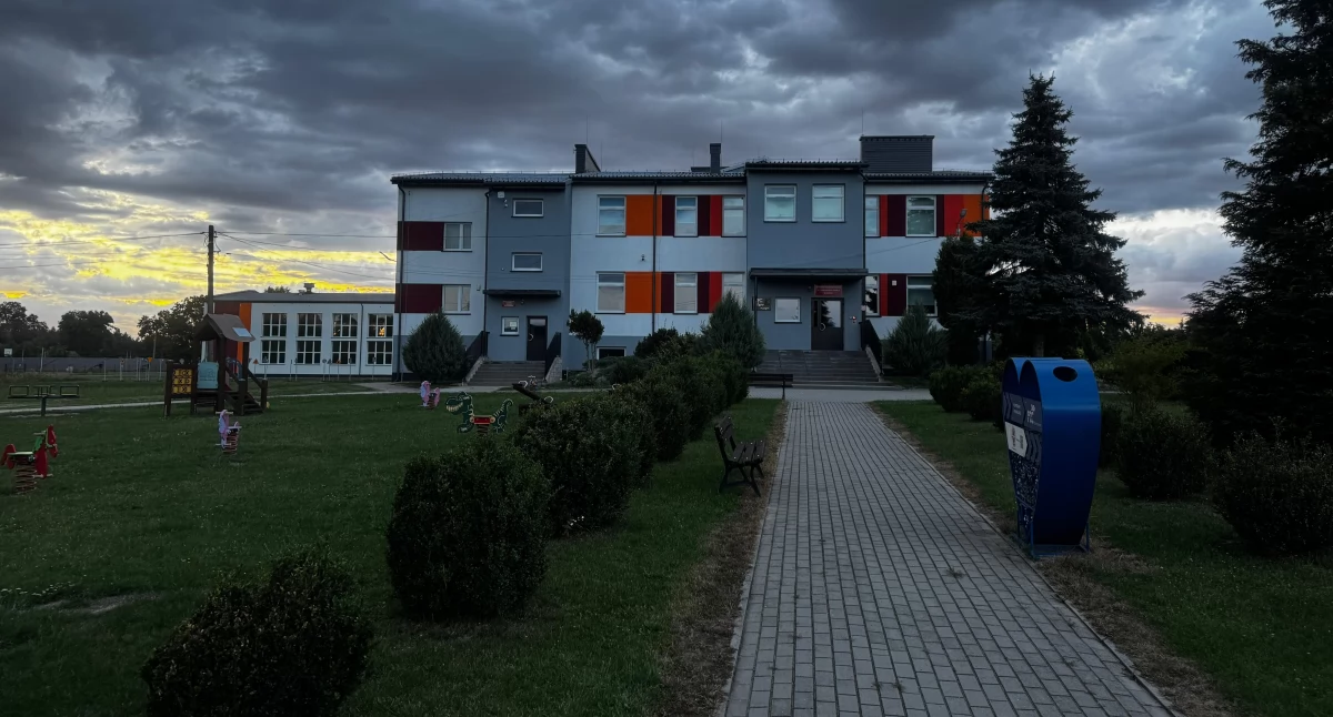 Na zdjęciu: szkoła w Jedlnie, gmina Ładzice, powiat radomszczański