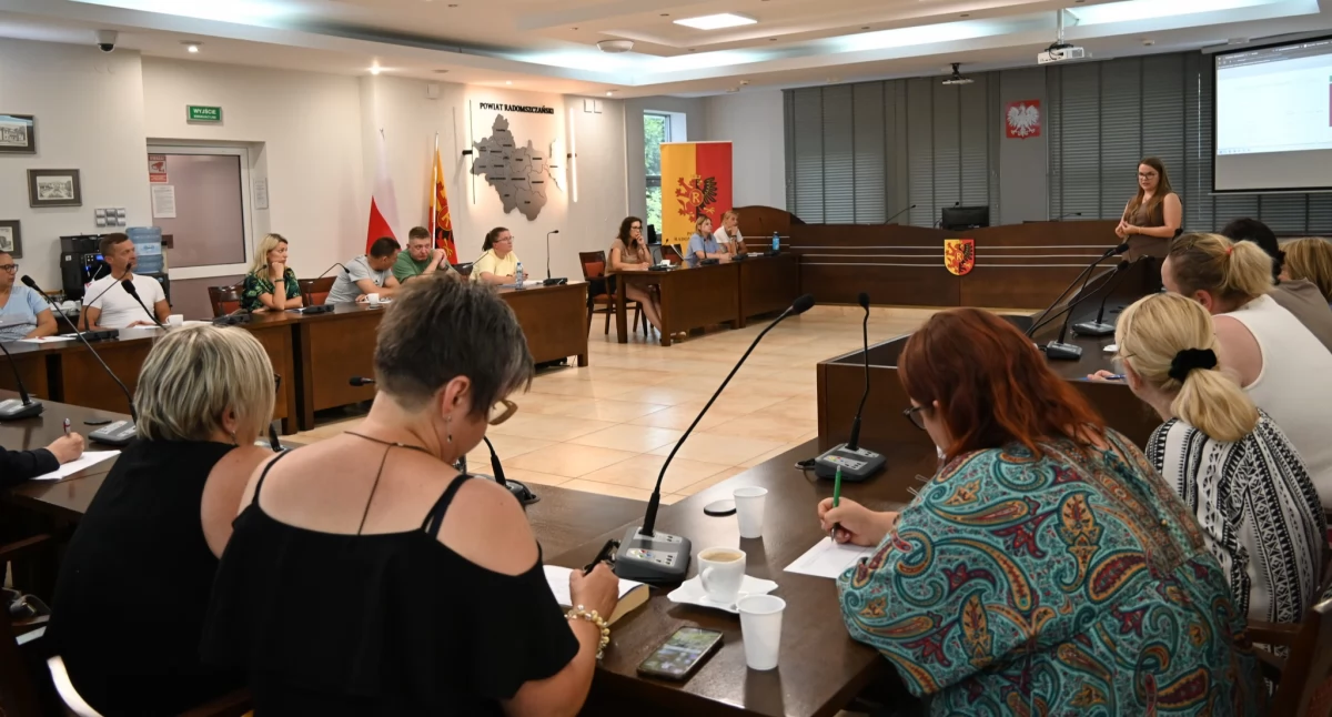Na zdjęciu: w dniu 3 lipca odbyło się spotkanie w Starostwie Powiatowym w Radomsku dotyczące naboru do konkursu Mikrogranty w Łódzkiem 