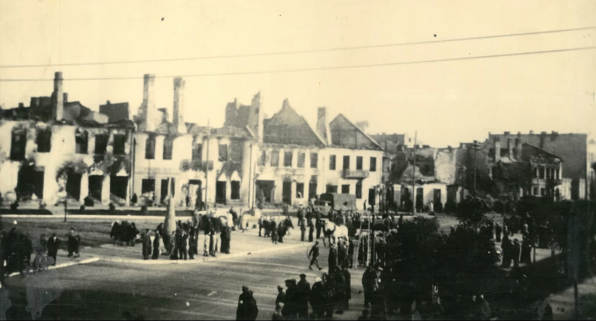 Na zdjęciu: Zbombardowane centrum Radomska, pierwsze dni wojny. Fot. Zbiory muzeum