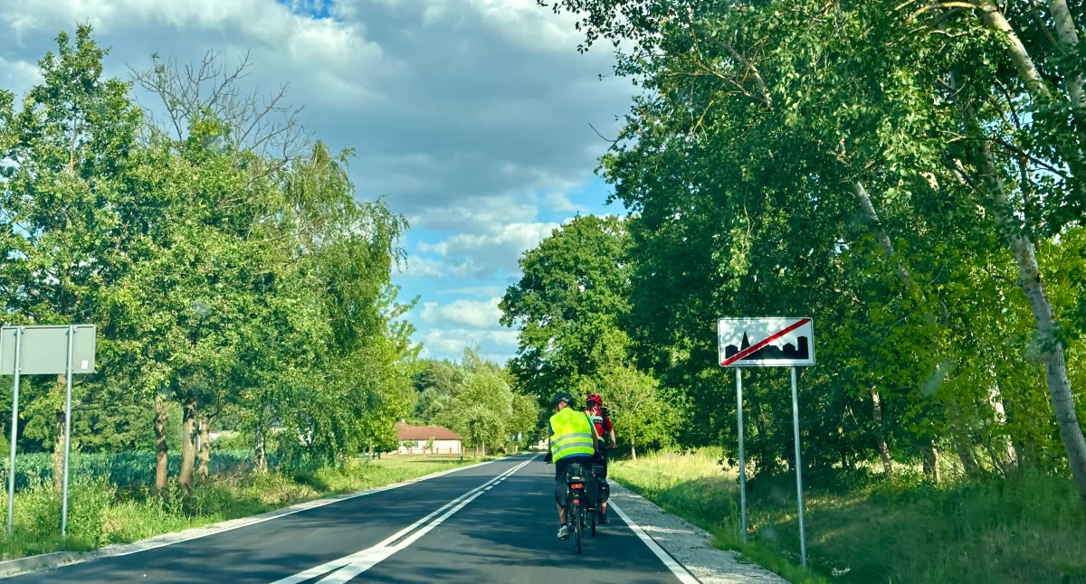 Na zdjęciu: rowerowa wycieczka z Kodręba, po wspólnym wysiłku organizatorzy zapraszają na tradycyjny poczęstunek