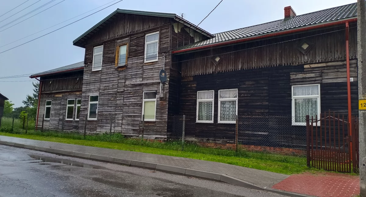 Na zdjęciu: charakterystyczny dla Gomunic familok przy ulicy Fabrycznej