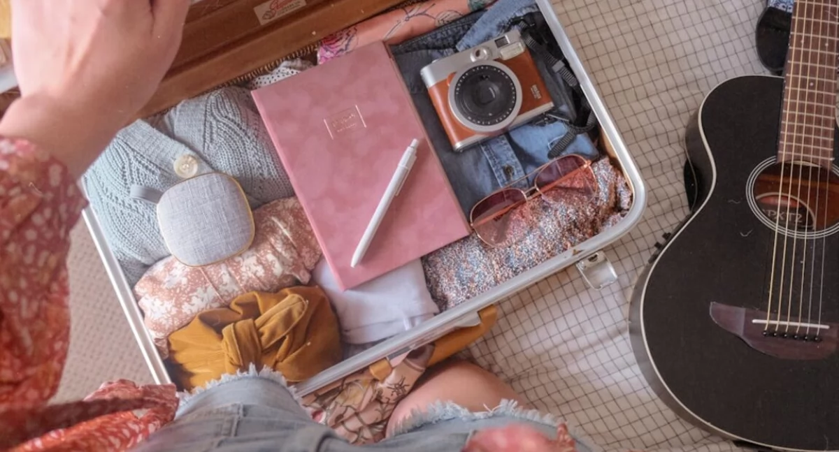 Inwestycje, spakować bagaż podręczny samolotu - zdjęcie, fotografia