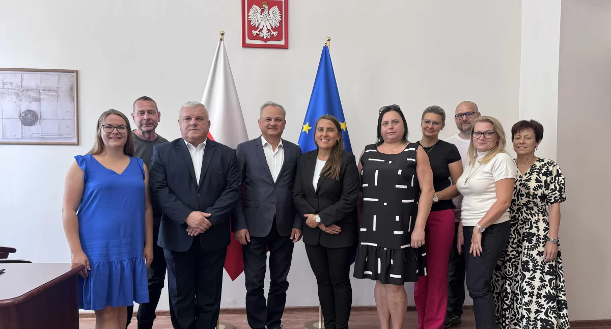Na zdjęciu: uczestnicy kolejnego spotkanie w Przedborzu. Festiwalu Kultur Narodów dofinansowany z Urzędu Marszałkowskiego Województwa Łódzkiego odbędzie się 28 września, 21 sierpnia została podpisana umowa fot. facebook/ Arkadiusz Ciach