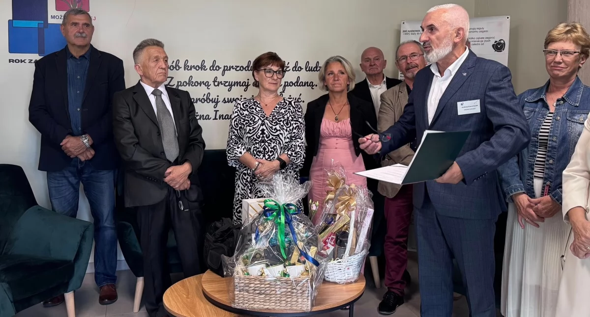 Na zdjęciu: Otwarcie nowej siedziby Stowarzyszenia Klubu Abstynenckiego, fot. Facebook/Powiat Radomszczański