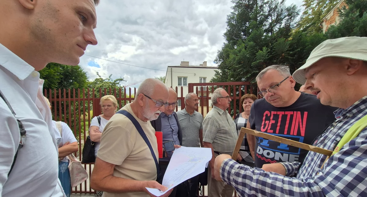 Na zdjęciu: Podczas spotkania geodeta usłyszał wiele pytań od mieszkańców