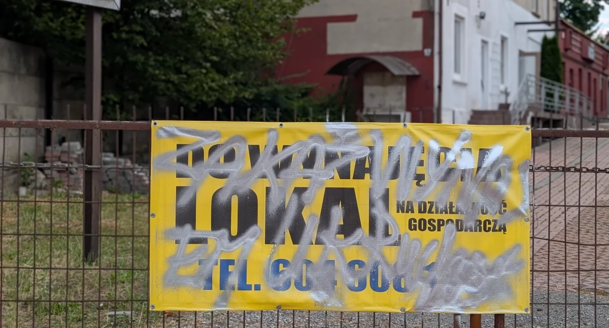 Na zdjęciu: W mieście pojawił się taki antyukraiński napis, ale pani Irena podkreśla, że to wyjątek