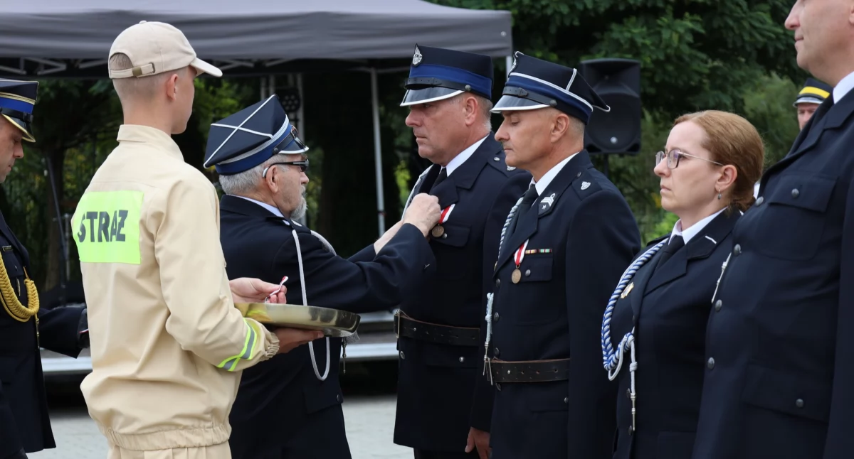 Na zdjęciu: Druhowie odebrali odznaczenia, fot. Facebook/Radomsko Miasto Otwarte
