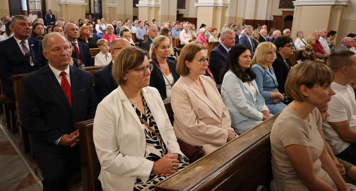 Na zdjęciu: Radomszczańskie obchody zaczęły się od mszy, fot. Facebook/Radomsko Miasto Otwarte