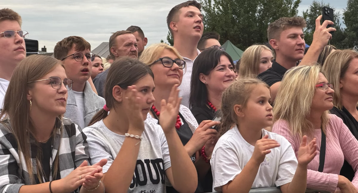 Na zdjęciu: publiczność w miejscowości Przerąb podczas dożynek 