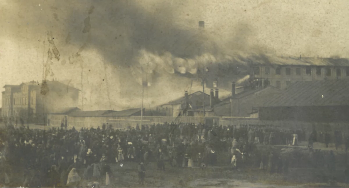 Na zdjęciu: Pożar fabryki w Nowo-Radomsku w 1913 r. Zbiory muzeum