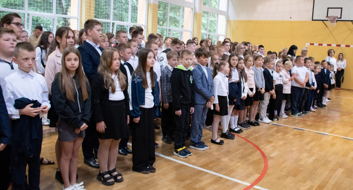 Na zdjęciu: uczniowie szkoły podstawowej w Żytnie rozpoczęli rok szkolny, fot. Publiczna Szkoła Podstawowa im H. Sienkiewicza w Żytnie 