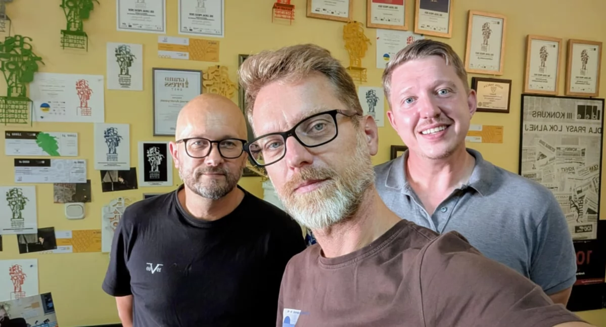 Na zdjęciu autorzy podcastu Andrzej Andrysiak, Janusz Kucharski i Paweł Aulich